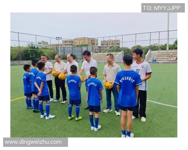 岁月不改热爱老年球星绿茵再展足球风采 岁月不改热爱老年球星绿茵再展足球风采