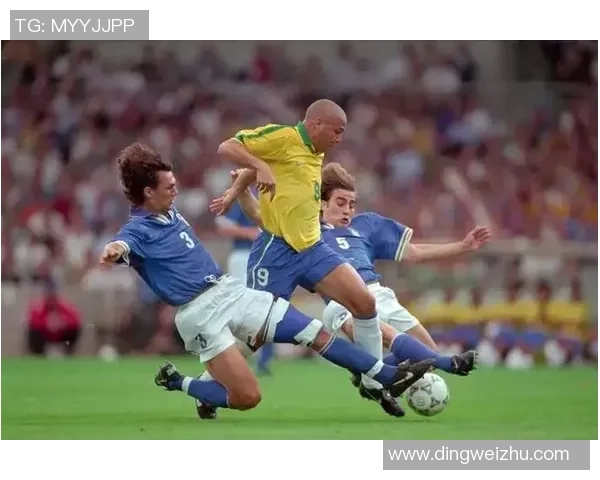 当足球巨星化身喜剧演员赛场爆笑瞬间全程高能 当足球巨星化身喜剧演员赛场爆笑瞬间全程高能