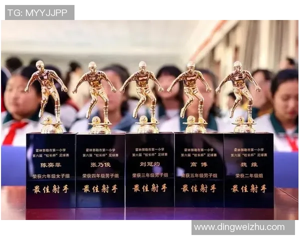 球星传奇与足球梦想：手绘漫画中的绿茵荣耀与激情碰撞