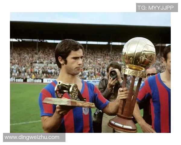 足球巨星荣耀时刻颁奖典礼 聚焦足坛最佳球员荣誉诞生之夜 足球巨星荣耀时刻颁奖典礼 聚焦足坛最佳球员荣誉诞生之夜