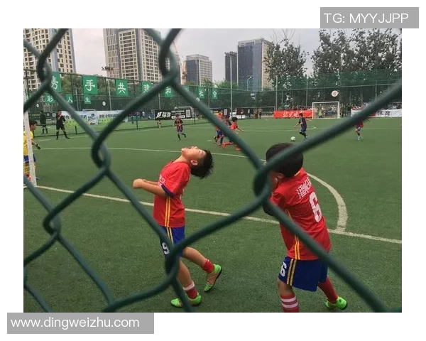 雄姿英发足球球星领衔登场展现霸气风采挑战全场顶尖巅峰